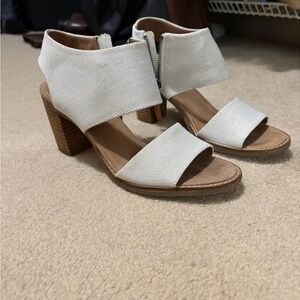 Toms Cream Heels with Tan Wooden Block